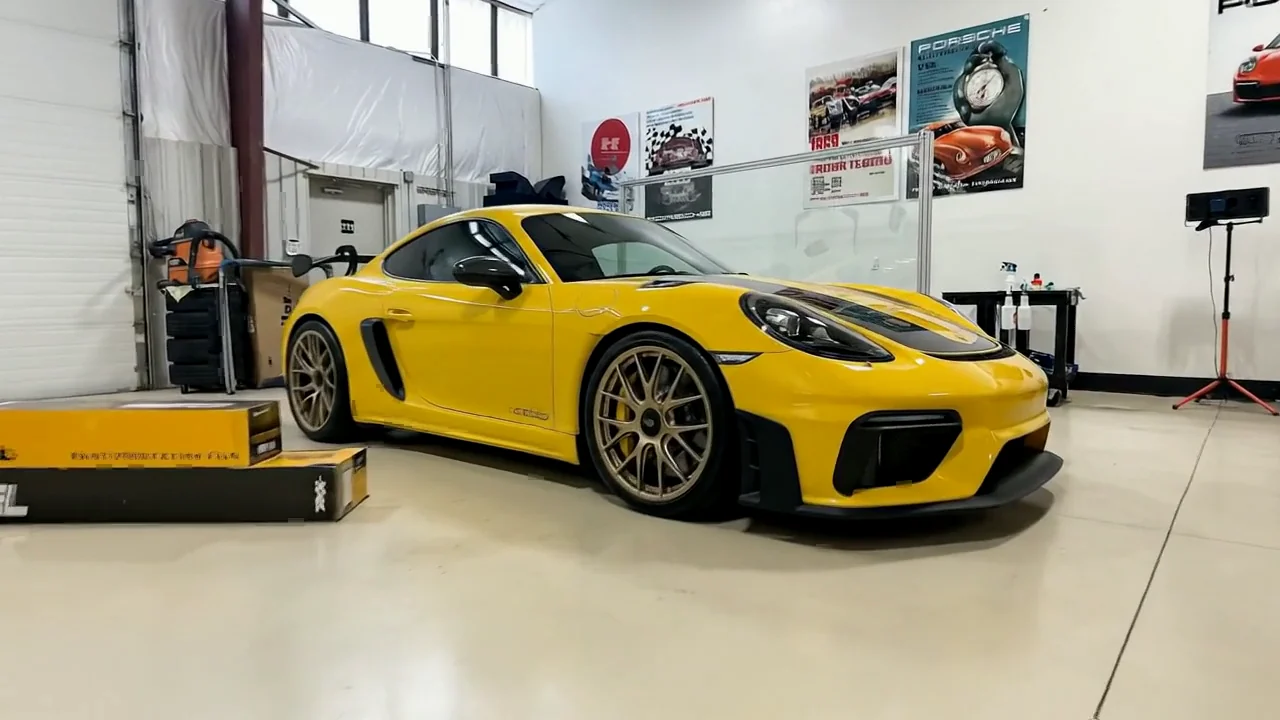 Porsche in the Auto Vos studio