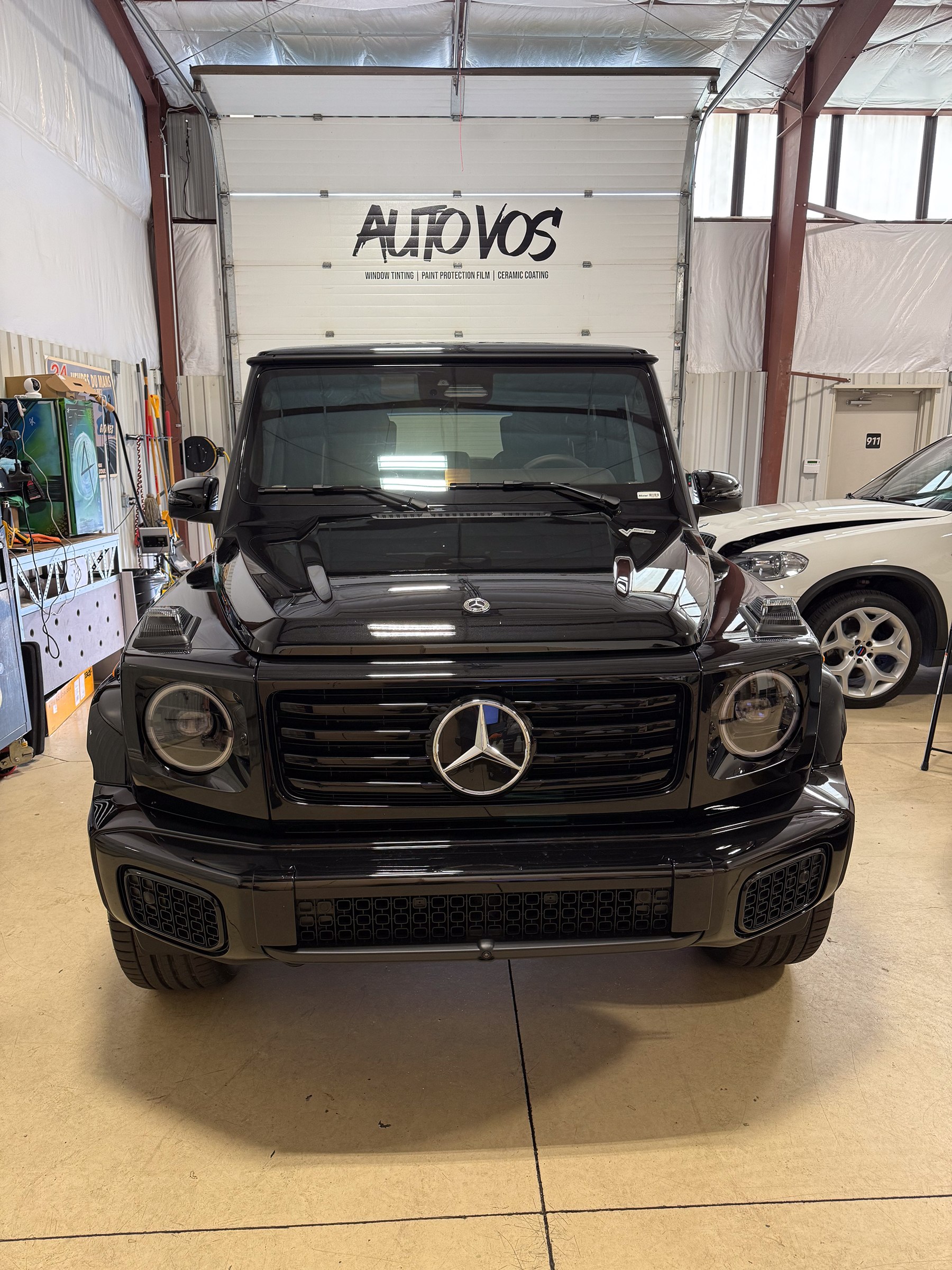 Front view of a black Mercedes-Benz G-Class in the Auto Vos studio Front view of a black Mercedes-Benz G-Class in the Auto Vos studio