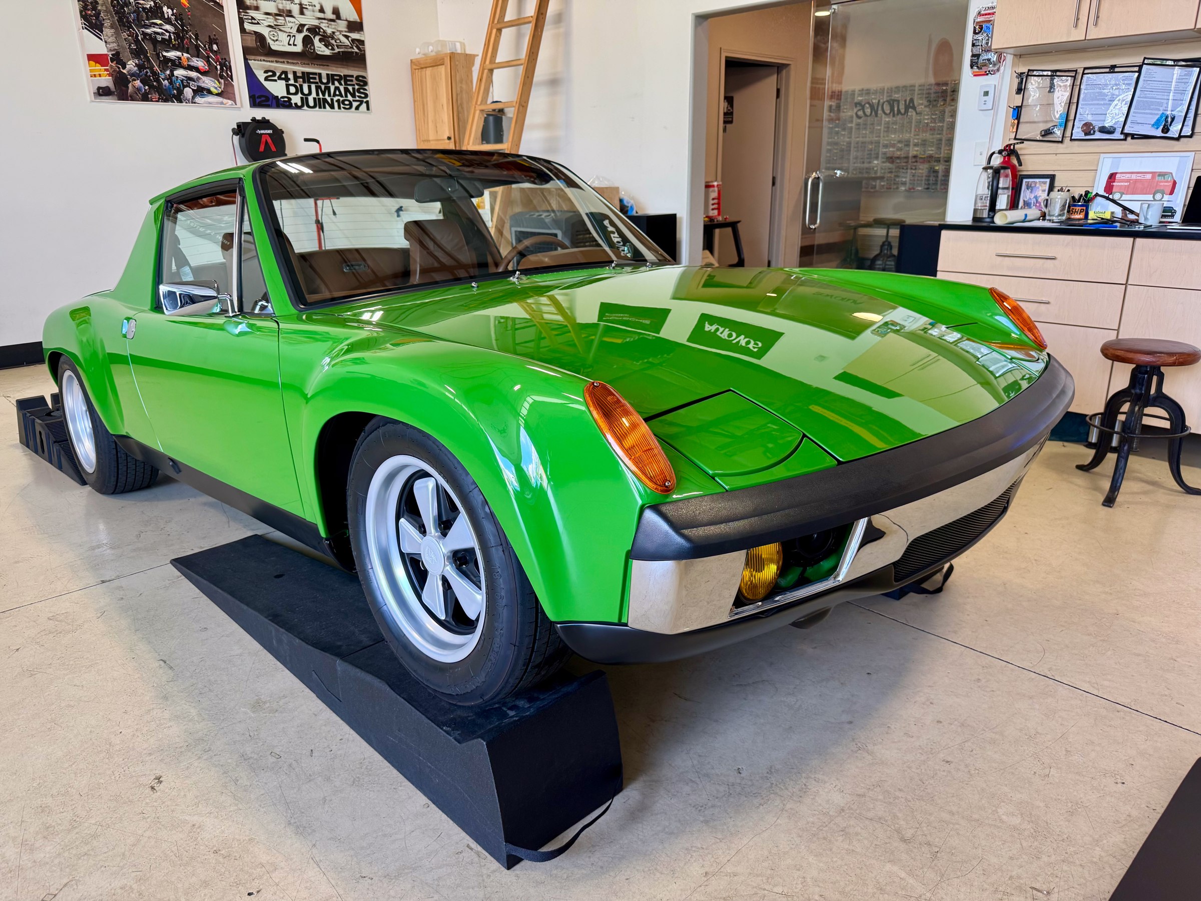 Green Porsche 914 inside the Auto Vos studio Green Porsche 914 inside the Auto Vos studio